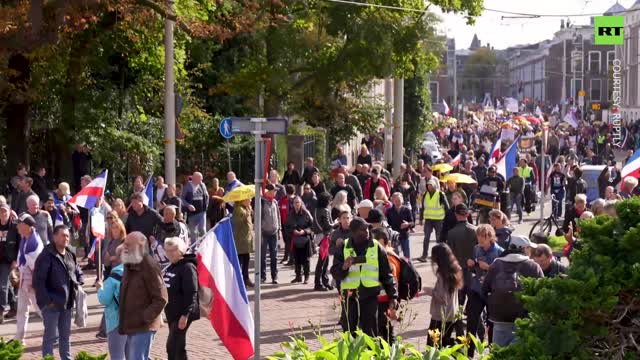 Protesters march through The Hague, throw eggs at PM Rutte’s image