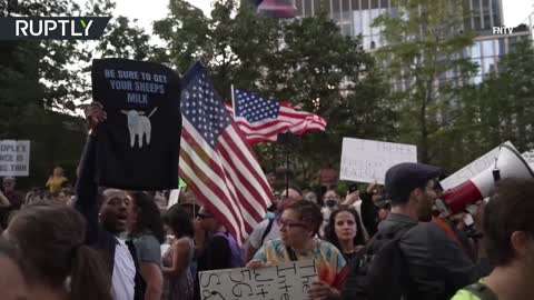 Thousands protest COVID vaccine mandates and media outside New York Times HQ