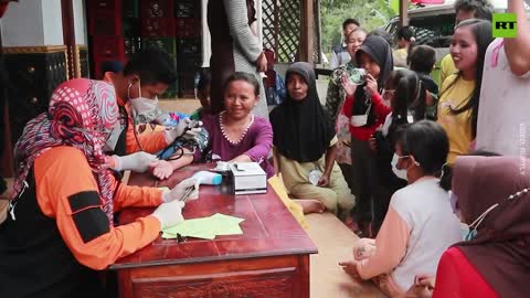 Victims of Indonesia’s DEADLY Mt Semeru eruption receive medical treatment