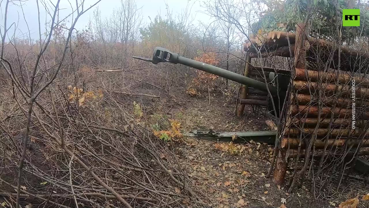 Russian D-30 howitzer in combat action