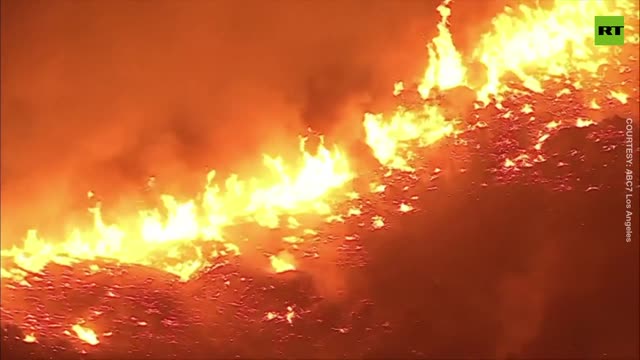 Fast-growing wildfire rages southeast of Los Angeles