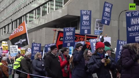 Hundreds demand better healthcare system in UK