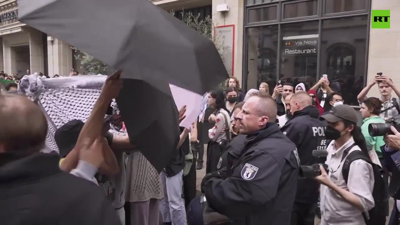 Protest at Humboldt University in Berlin results in fierce clashes with police