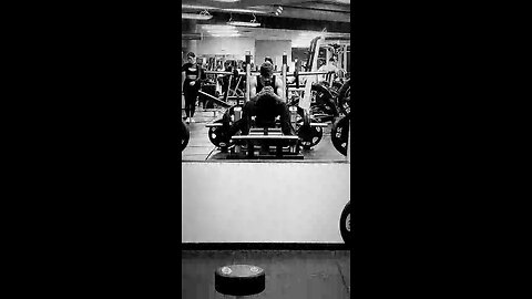 WALKING AWAY FROM HORRIBLE WOMEN. LEGDAY EXERCISES.