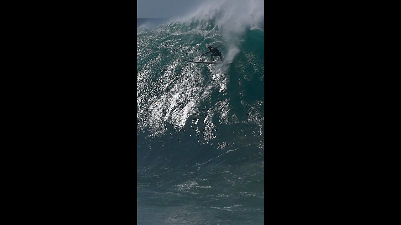 BILLY KEMPER INSANE AIR DROP ON MASSIVE WAVE DURING THE 2023 EDDIE AIKAU
