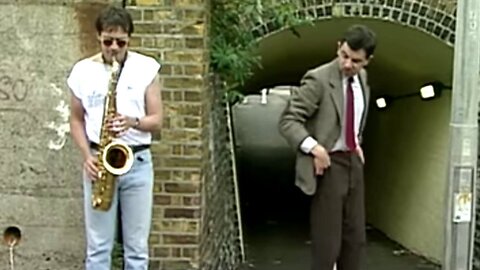 Mr Bean thinks of a genius way to help a saxophone player some cash