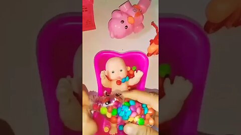 satisfying videos / mixing candy in magic bathtubs m&M's Skittles and other yummy candy ASMR