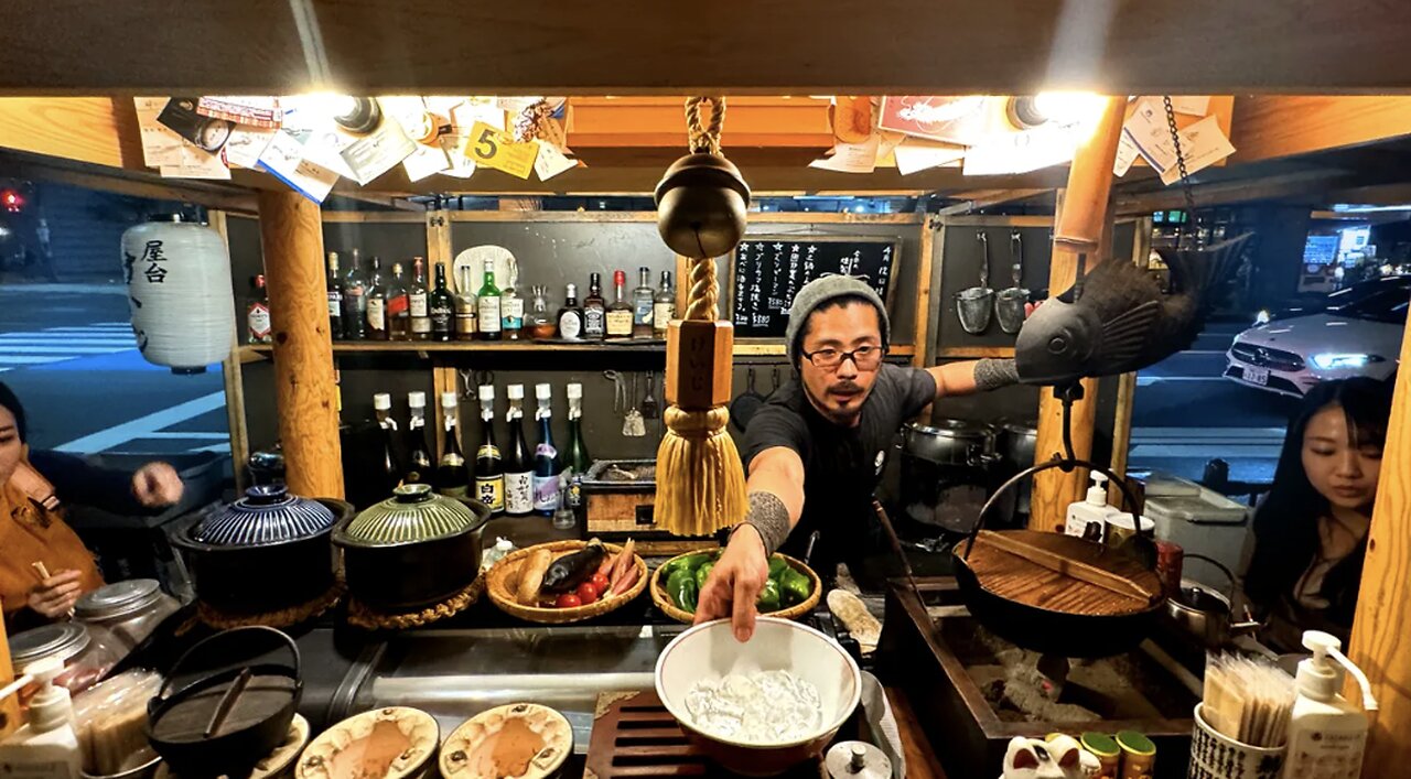 Fukuoka's most FAMOUS Yatai 2AM Breakdown and Cleanup