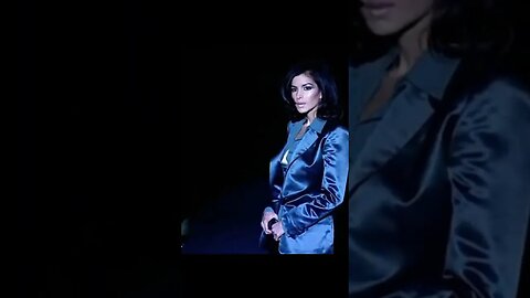 Patricia Velasquez in Gucci Fall/Winter 1995 FashionShow by Tom Ford