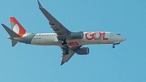 Airbus A321 PT-MXC coming from Brasília and Boeing 737 MAX 8 PS-GPC from Salvador to Fortaleza