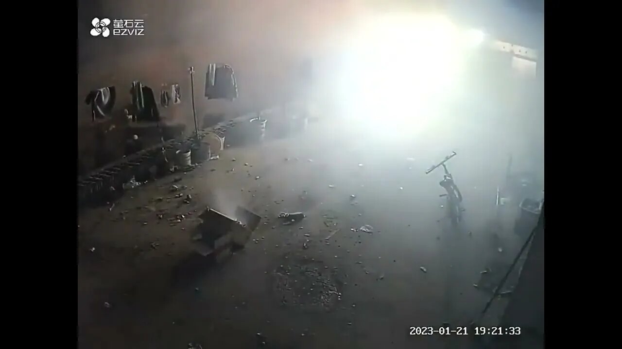 Backyard Fireworks Gone Wrong #fireworkshorts #wtf Like 👍 and Subscribe