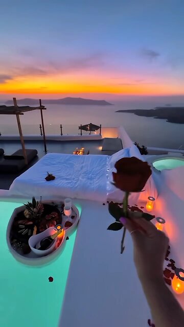 The most aesthetically stunning video in existence 🤩