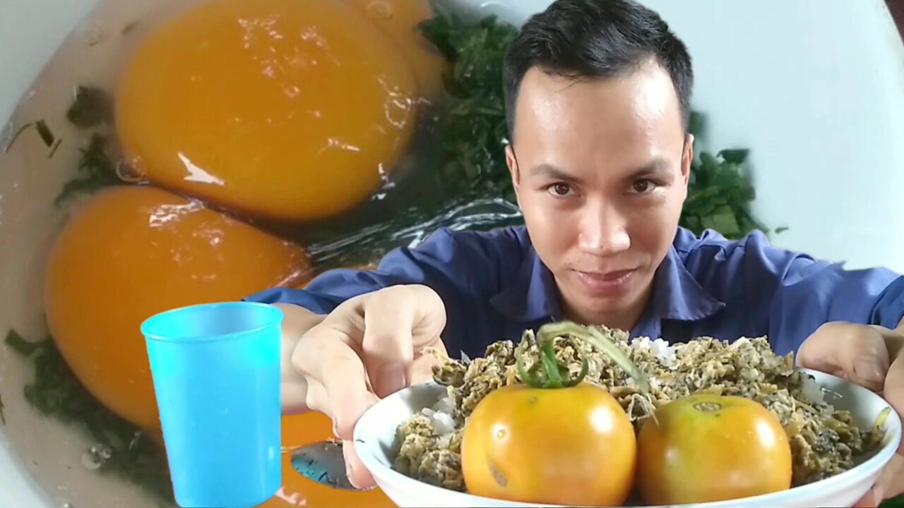 Fried eggs with apricot leaves served with rice