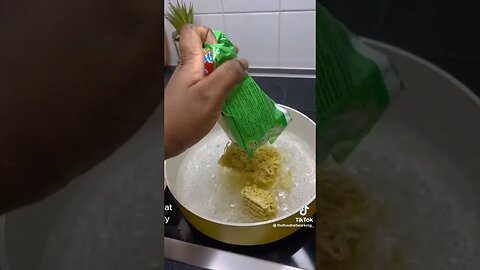 Cooking Noodles #food #foodie #foodbloggers #cooking #frying #viral