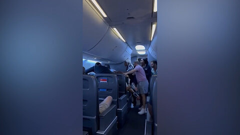 Passengers Intervene When A Man Becomes Violent With A Woman Seated Next To Him On A Flight