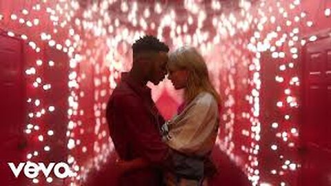 Taylor Swift - Lover (Christmas Music Video)