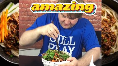 Foreigner Finally Tries Beijing Zhajiangmian: So Delicious, It's Addictive!