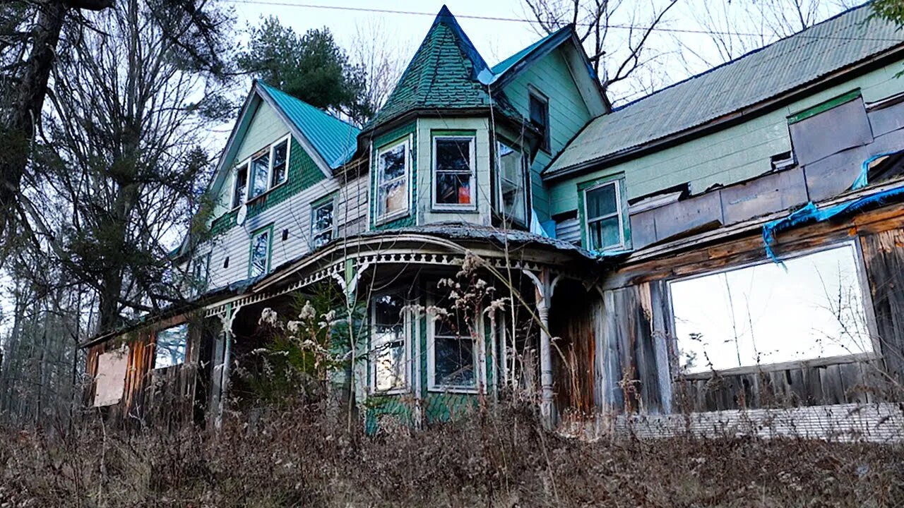 Abandoned Home Filled With Strange Things (strangest house w/ secret room In the middle of nowhere)
