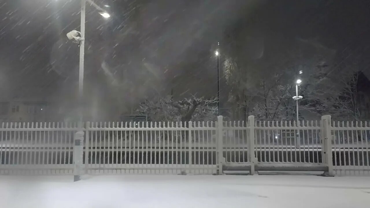 Snow in London, Streatham Common station 20221211