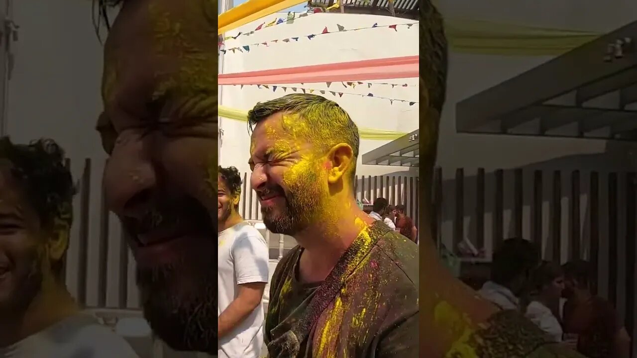 Foreigners enjoy Holi in New Delhi! India 🇮🇳