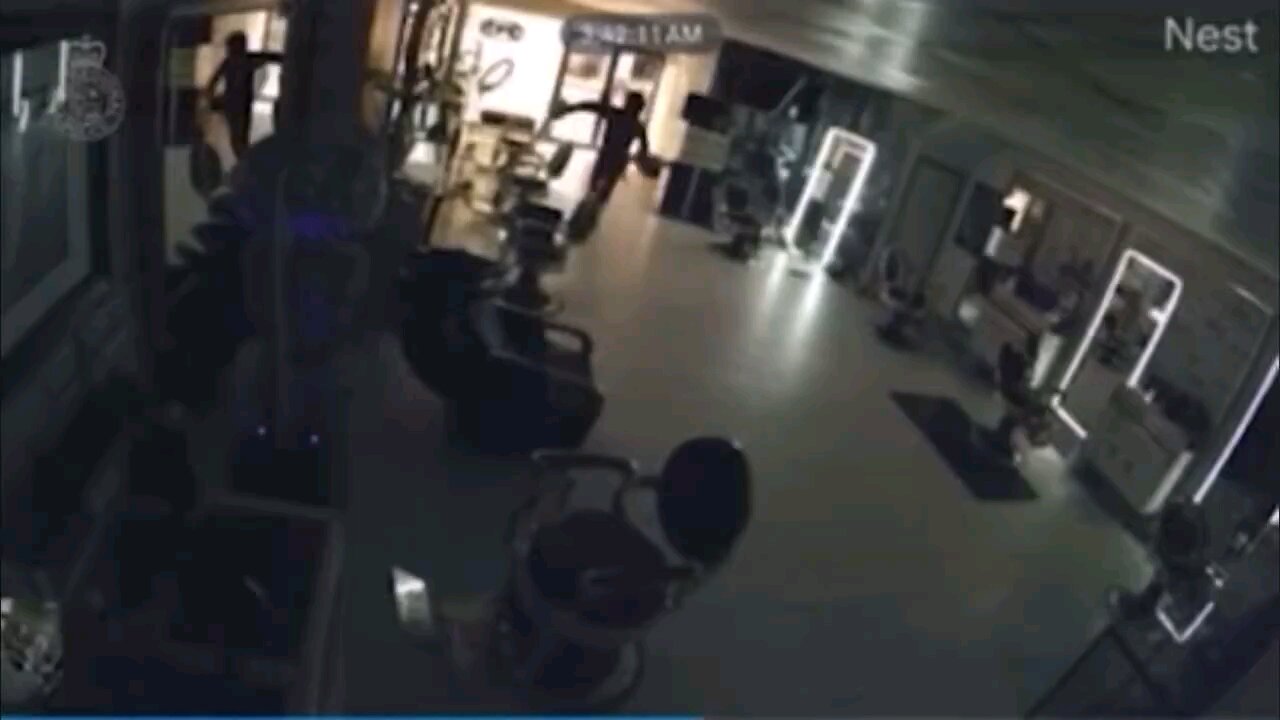 USA. Video of a suspect lighting a Richmond Hill barbershop on fire