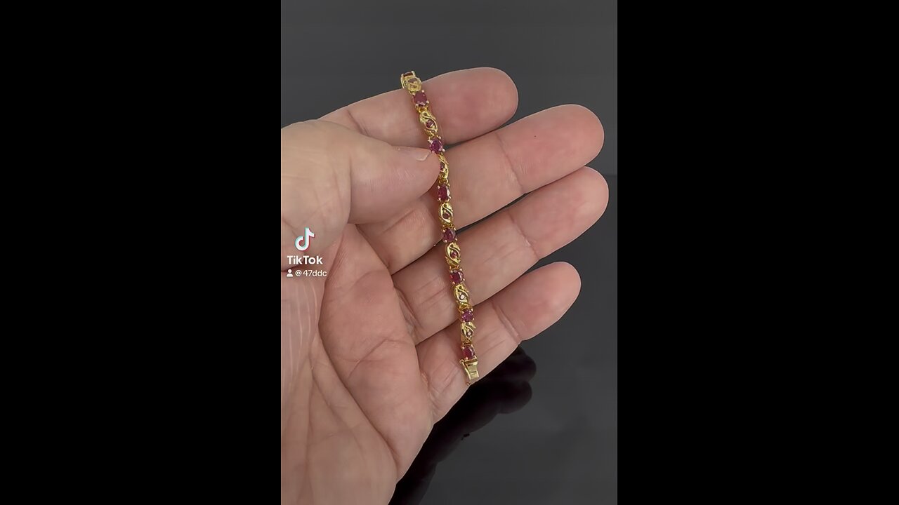 Vintage 3.82ct natural Burma Ruby 18K yellow gold bracelet