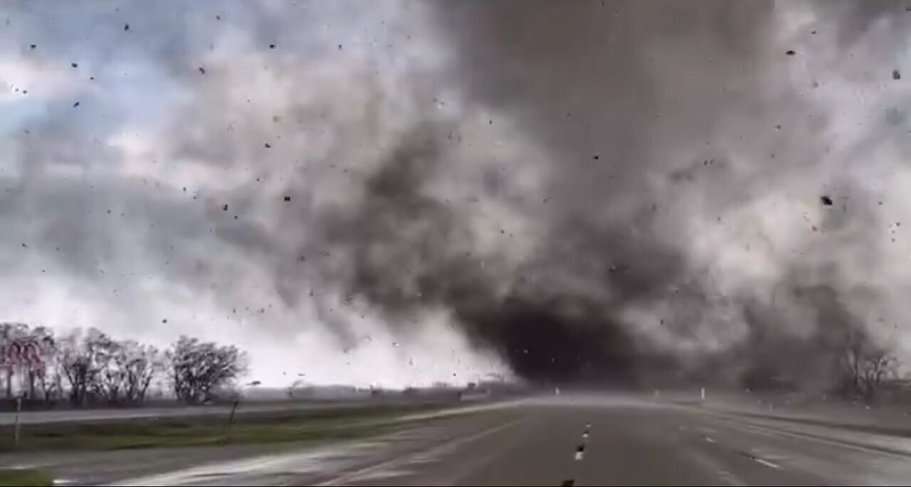 VIOLENT tornado just crossed the interstate 80 Lincoln, NE