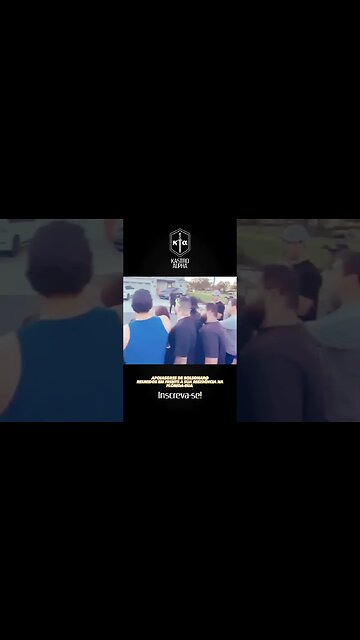 APOIADORES DE BOLSONARO SE REÚNEM EM FRENTE A SUA RESIDÊNCIA NA FLÓRIDA #shorts #viral #bolsonaro