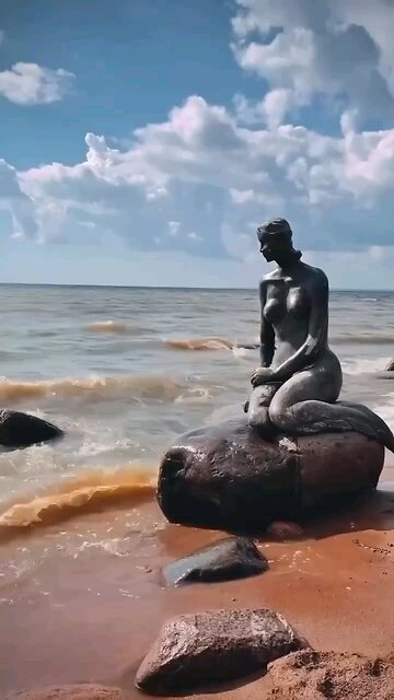 You can meet the Little Mermaid on the shore of the Gulf of Finland😍
