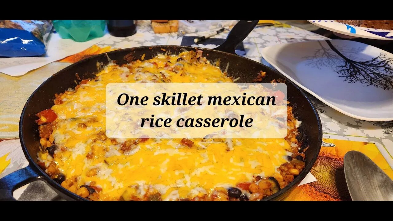 One skillet Mexican rice casserole #mexicanfood #meatlessmonday #threeriverschallenge