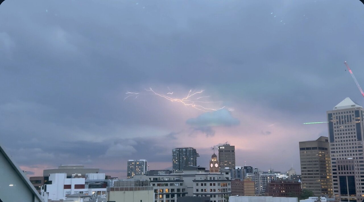 Amazing Lightning and Thunder Caught on Camera in Sydney Australia