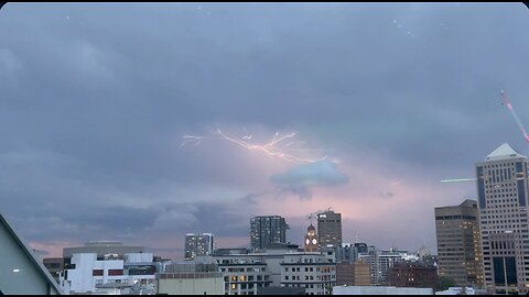 Amazing Lightning and Thunder Caught on Camera in Sydney Australia