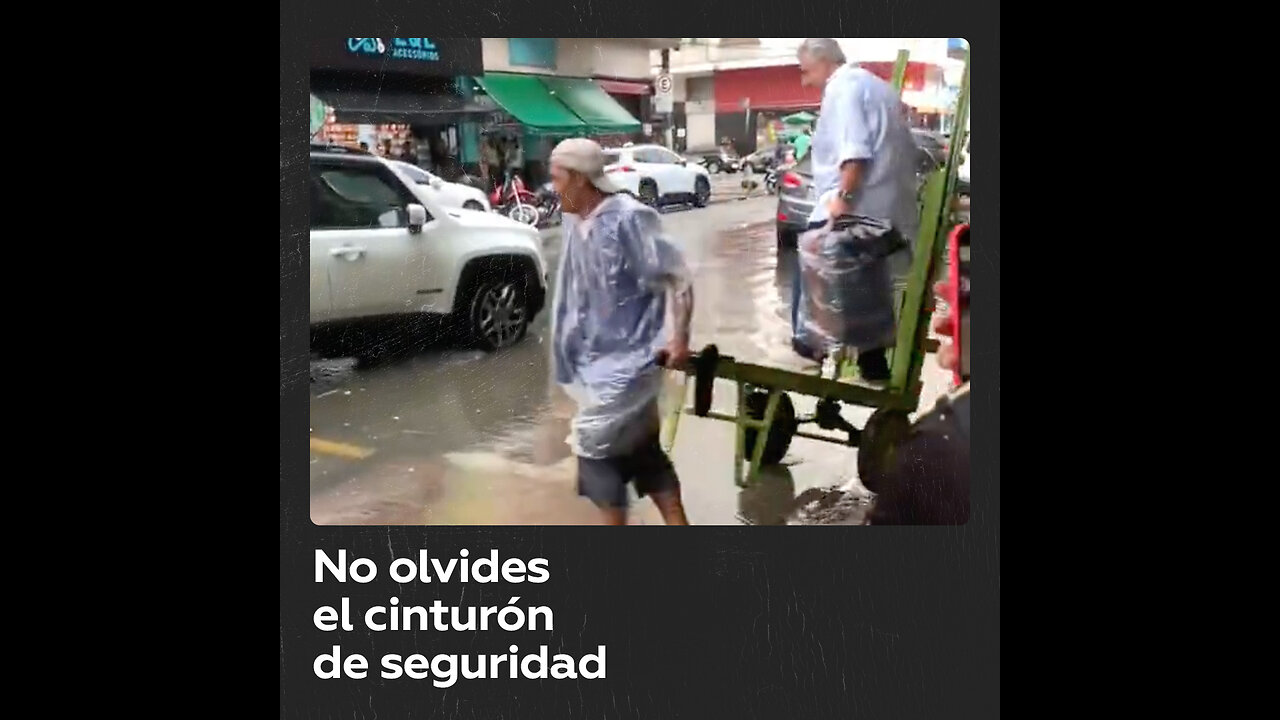 El inusual medio de transporte utilizado en las calles del centro histórico de Sao Paulo