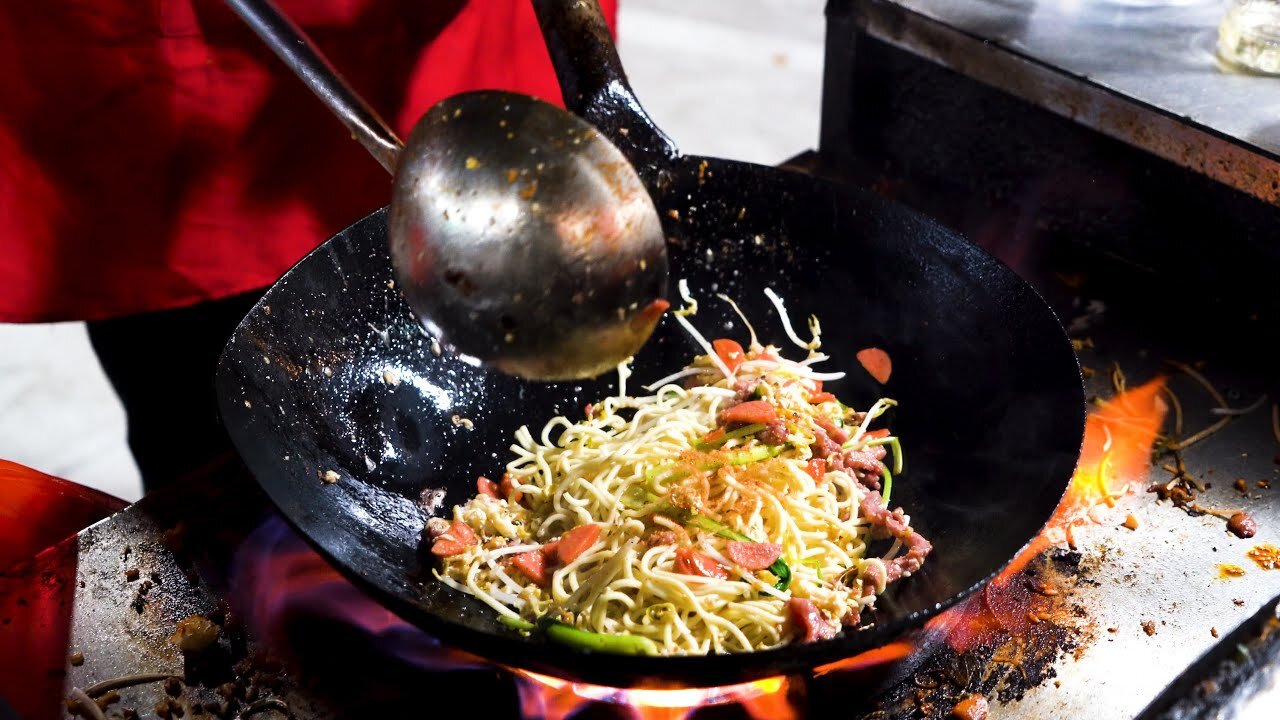 Fried pasta and fried rice with egg and pork are amazing!