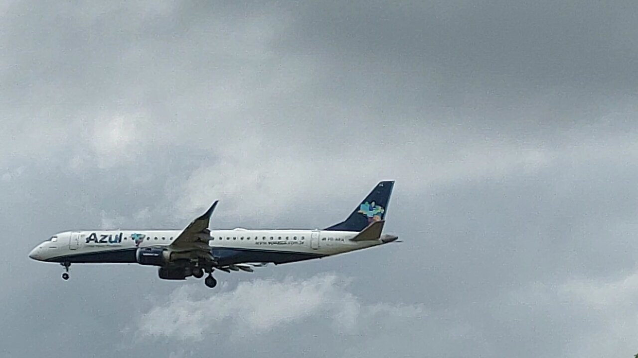 Embraer 195 PR-AXA vindo de Tefé