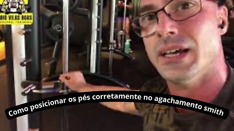 Como posicionar os pés corretamente no agachamento smith