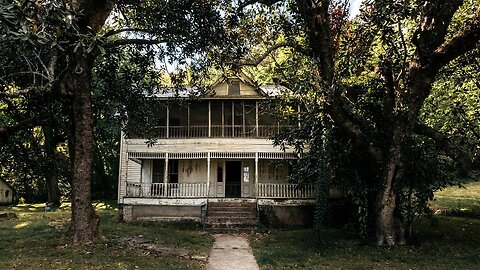 ABANDONED SERIAL KILLER's HOME Hidden In The Woods FOUND EVERYTHING INSIDE