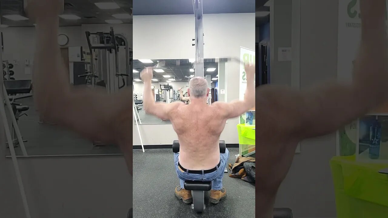 Back pull downs and the muscles 💪 it works, Crazy 🤪 old man