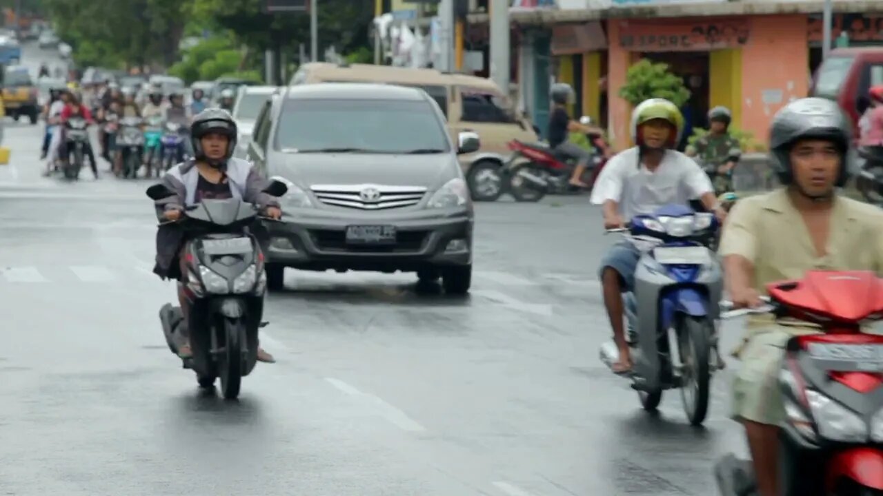 bali february 13 busy streets in denpasar on february 13 2012 in bali indonesia bal SBV 301472322 HD