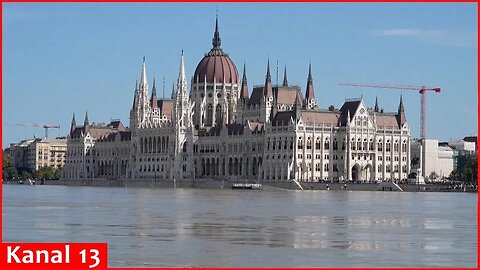 Flood waters continue to rise around Hungarian parliament building