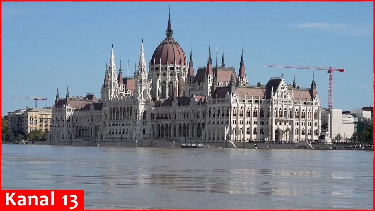 Flood waters continue to rise around Hungarian parliament building