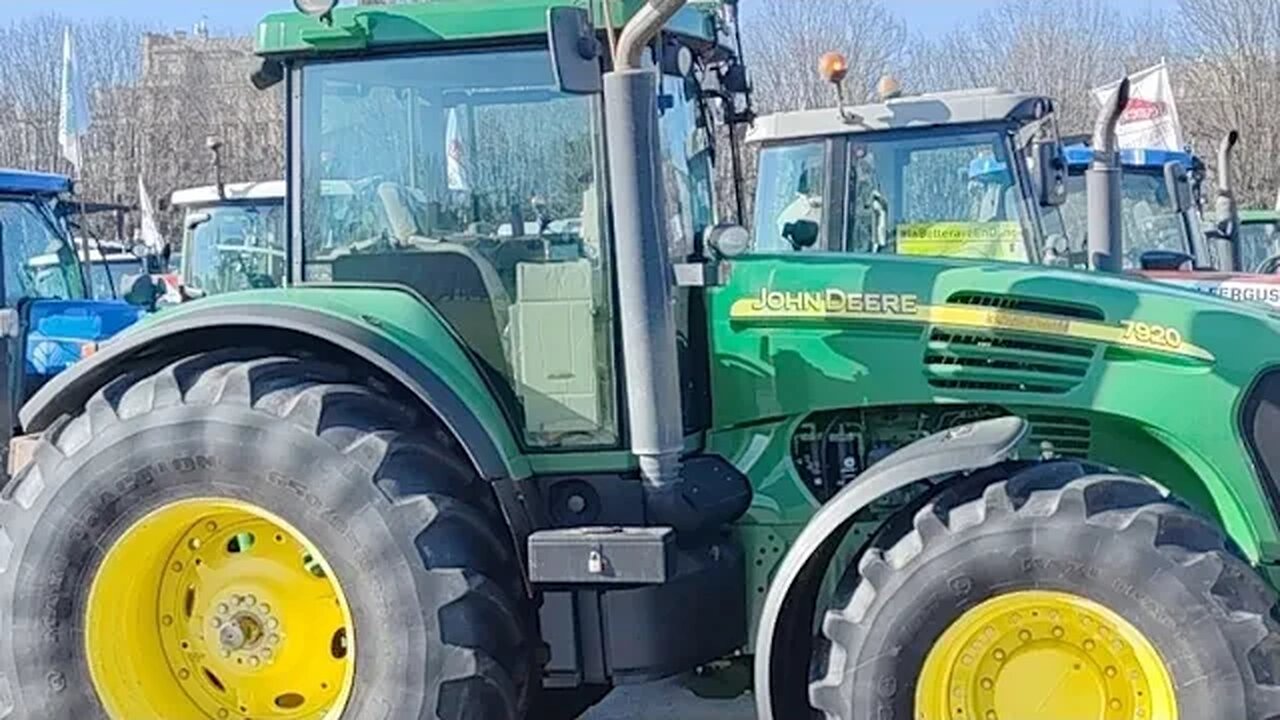 Manifestation Agriculteurs contre l'interdiction des neoncoticoides du 8 février 2023