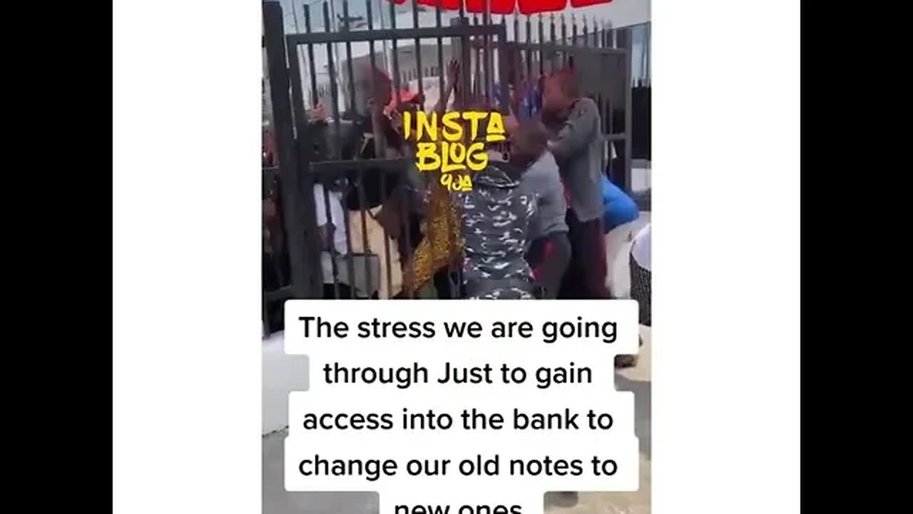 Naira Note Swap: Residents go to great lengths to gain access into a bank