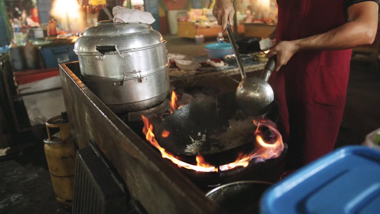 Enjoy cooking in iron pots. Some important information about cooking