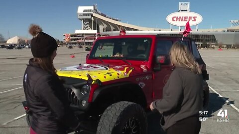 Kansas City woman drives Chiefs Jeep to Arizona for Super Bowl LVII