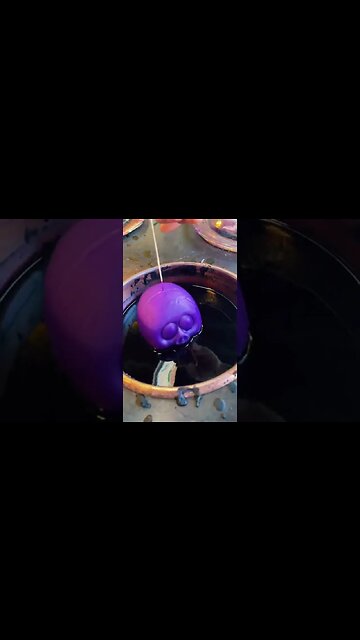 Skull candle dipping #diy #fall #halloween #spookyseason