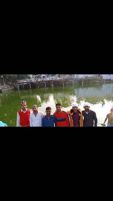 mera yar hans raha hai