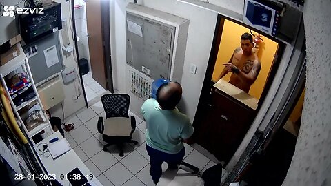 HOMEM AMEAÇA PORTEIRO APÓS SER ADVERTIDO POR SOM ALTO