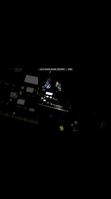 Tommy Plays Techno | 002 #acid #tekno #live #acidtechno #cat #paws on random key during live set