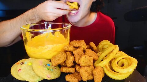 ASMR CHEESY SPICY CHICKEN NUGGETS, ONION RINGS, AND MY WIFES COOKIES. MUKBANG (No Talking) NOMNOM